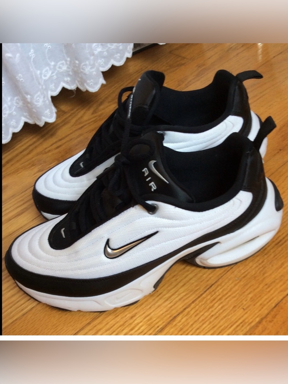 NIKE Air tennis shoes